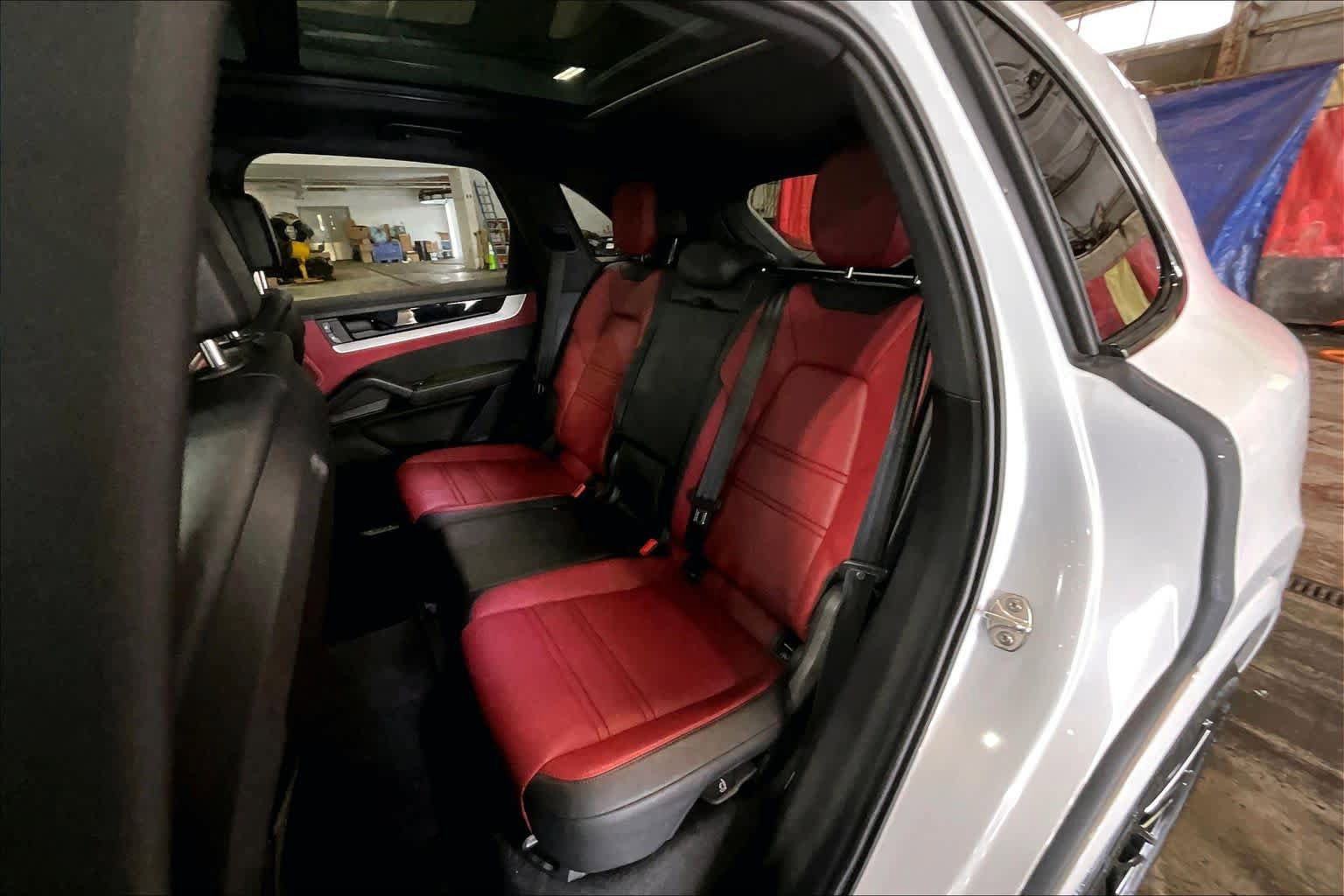 Used 2024 Porsche Cayenne AWD/4WD image 20