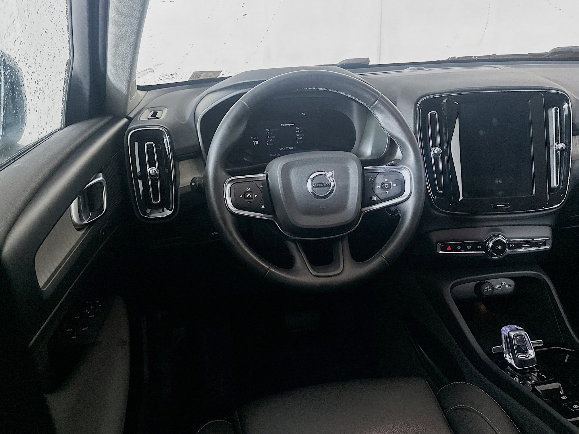 Used 2024 Volvo XC40 B5 Plus w/ Climate Package image 17