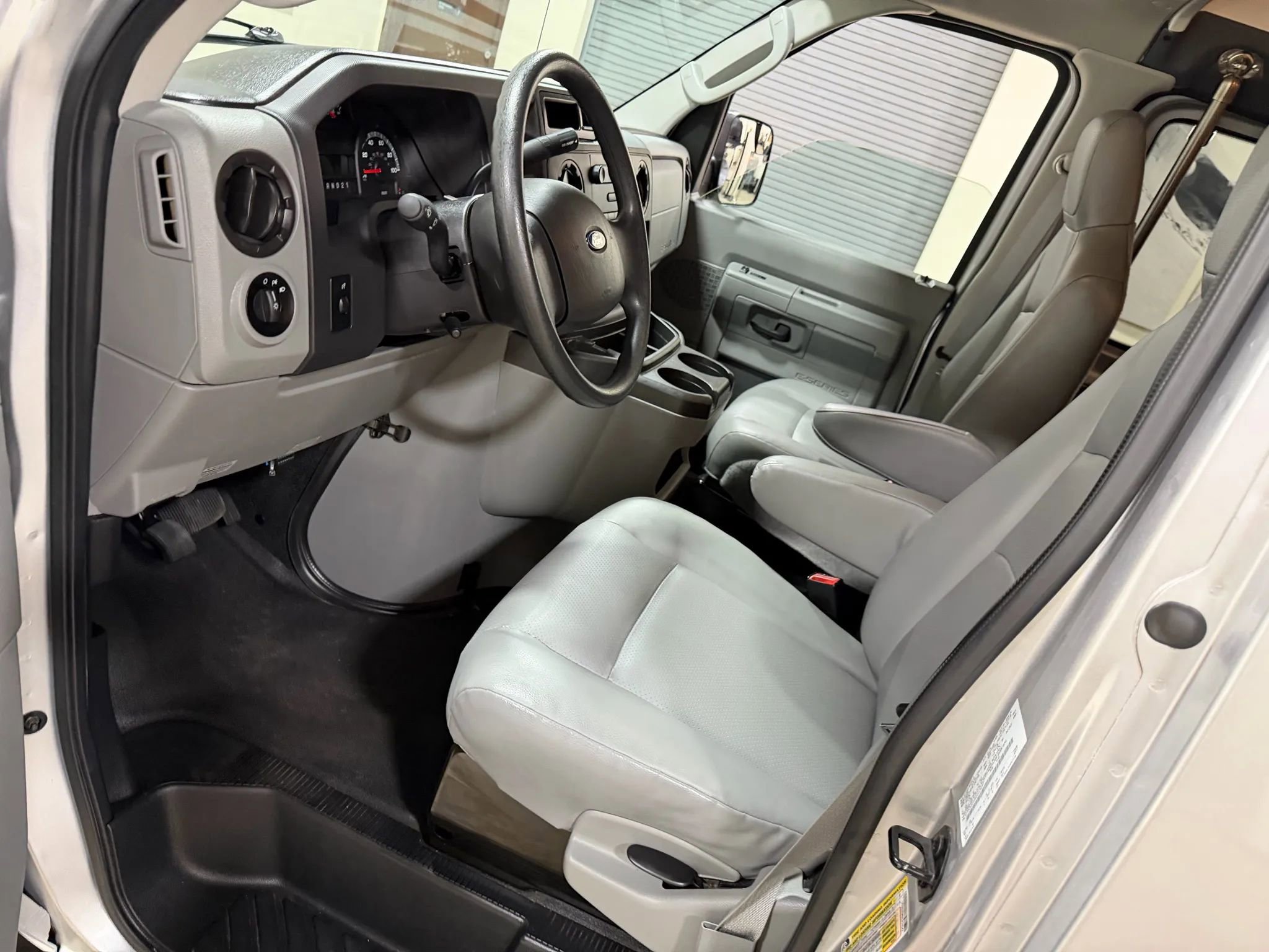 Used 2014 Ford E-250 and Econoline 250 Extended w/ Power Group image 40