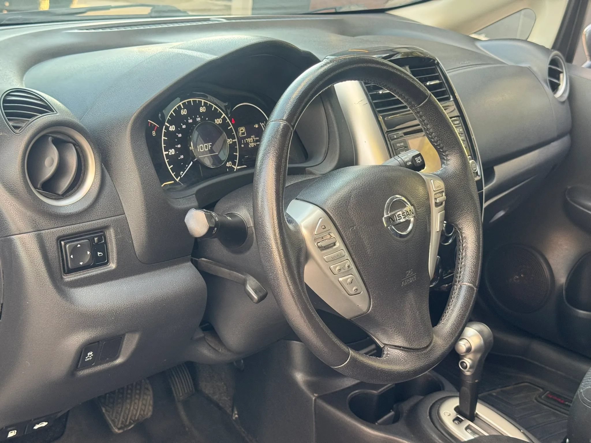 Used 2018 Nissan Versa Note FWD image 12