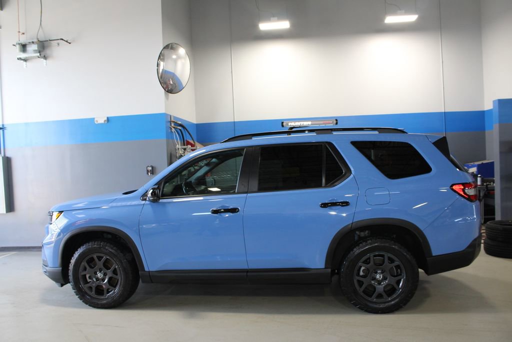 Certified 2025 Honda Pilot TrailSport image 16