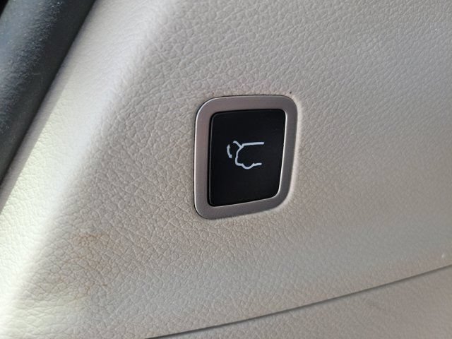 Used 2023 Chrysler Voyager LX FWD image 12