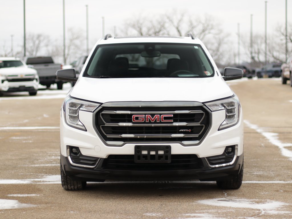 Used 2022 GMC Terrain AT4 image 2