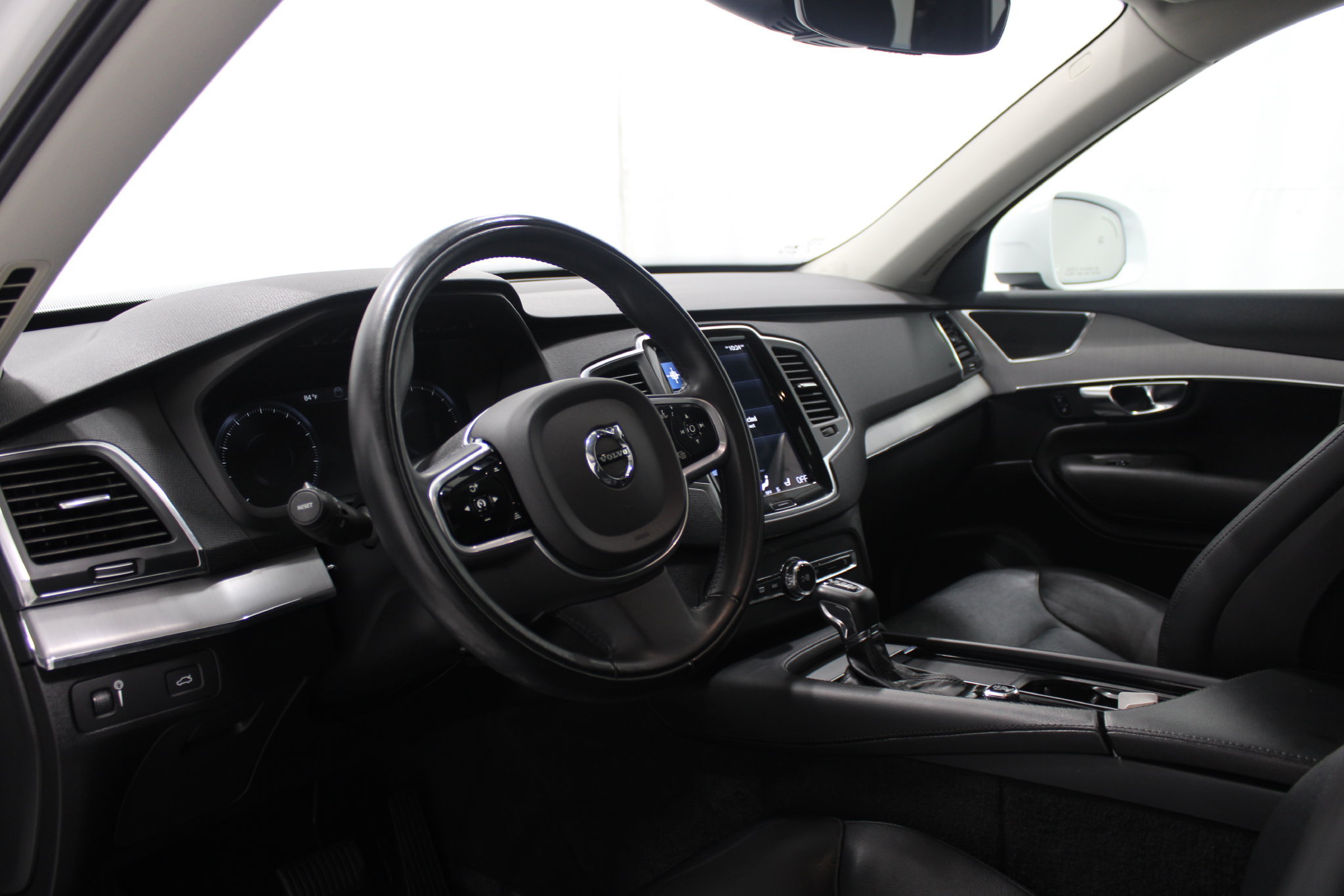 Used 2021 Volvo XC90 T5 Momentum w/ Climate Package AWD/4WD image 12
