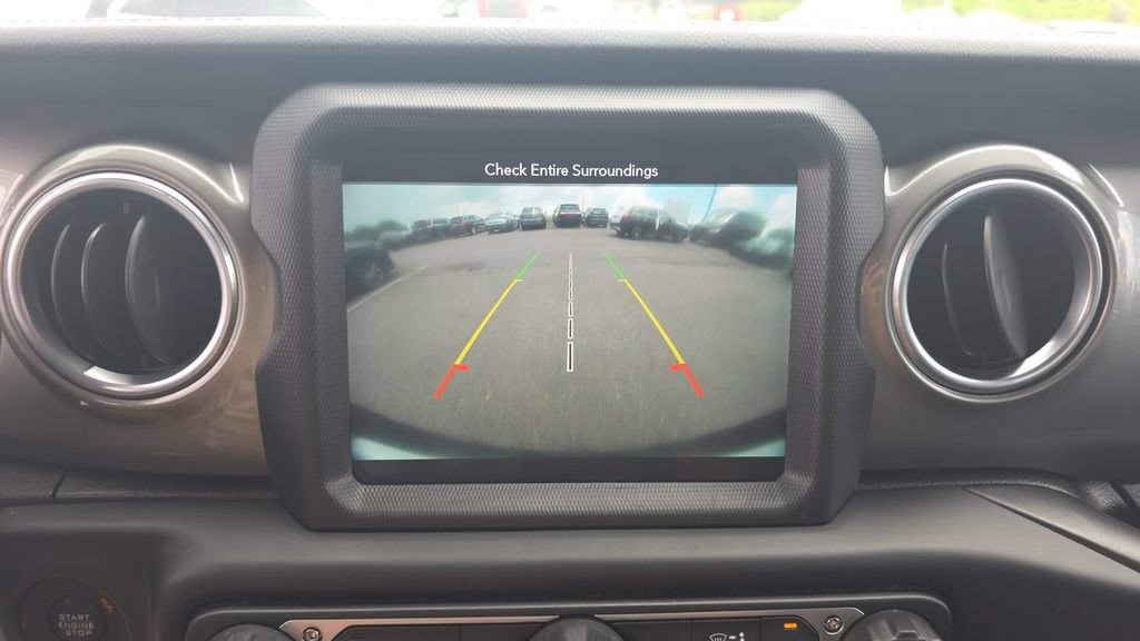 Used 2018 Jeep Wrangler Unlimited Sahara AWD/4WD image 19