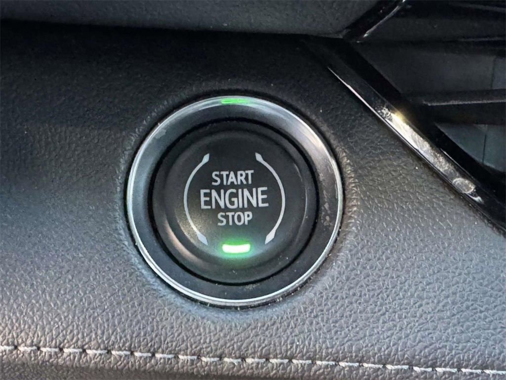 Used 2025 Buick Enclave Preferred AWD/4WD image 9