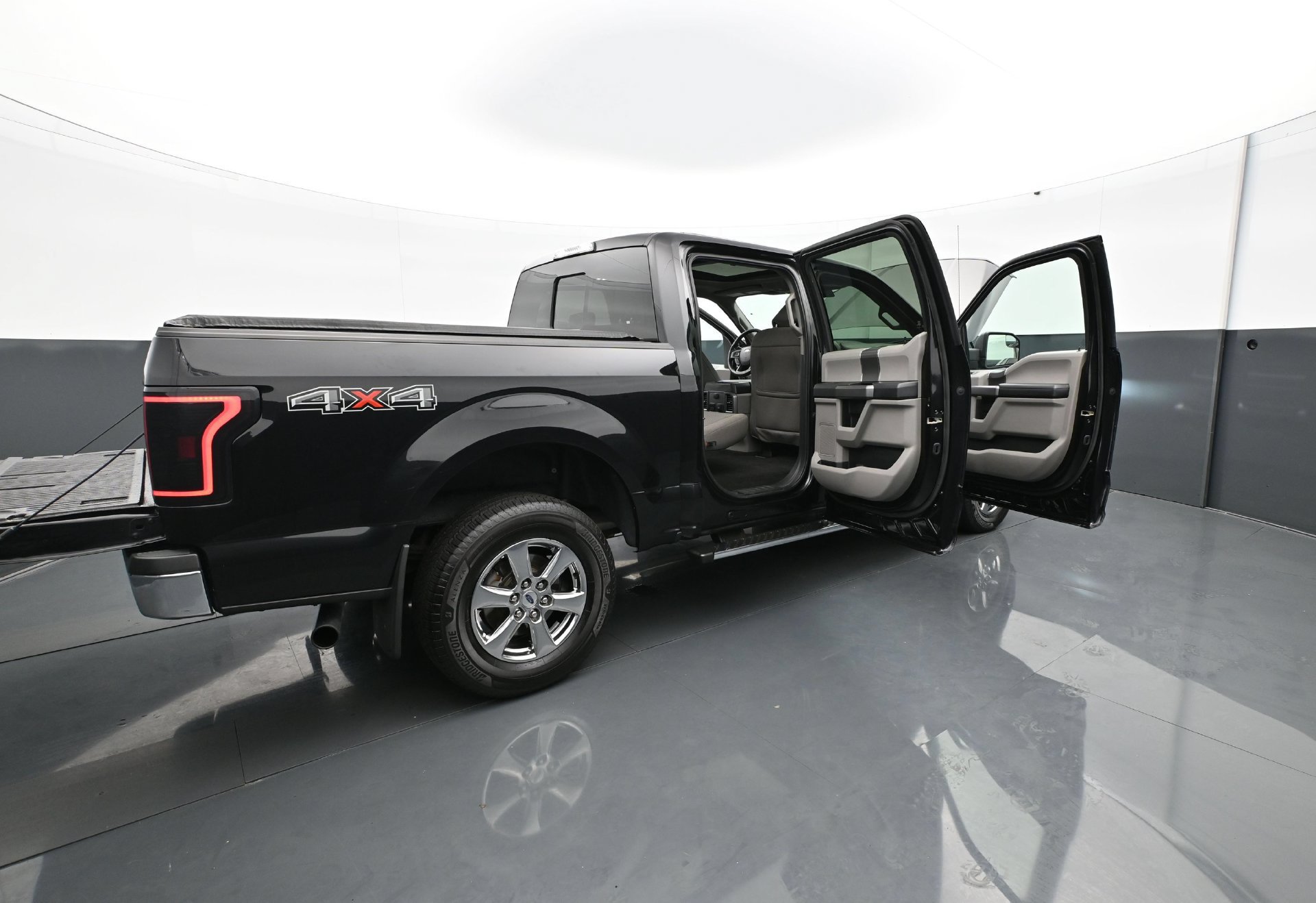 Used 2019 Ford F150 XLT w/ Equipment Group 302A Luxury AWD/4WD image 40