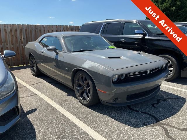 Used 2017 Dodge Challenger R/T w/ Cold Weather Group RWD image 1