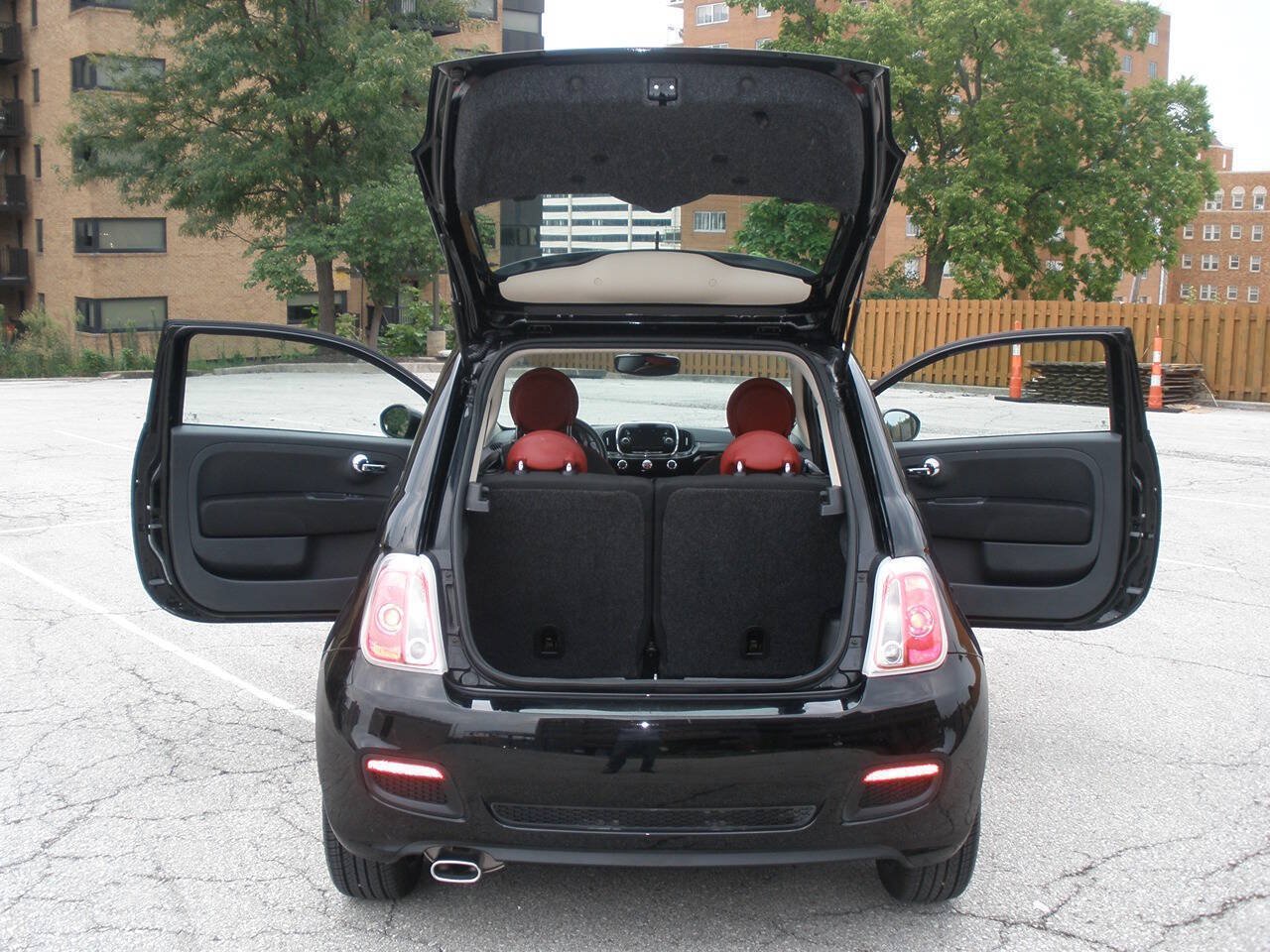 Used 2017 FIAT 500 Pop w/ Sport Appearance Package FWD image 21