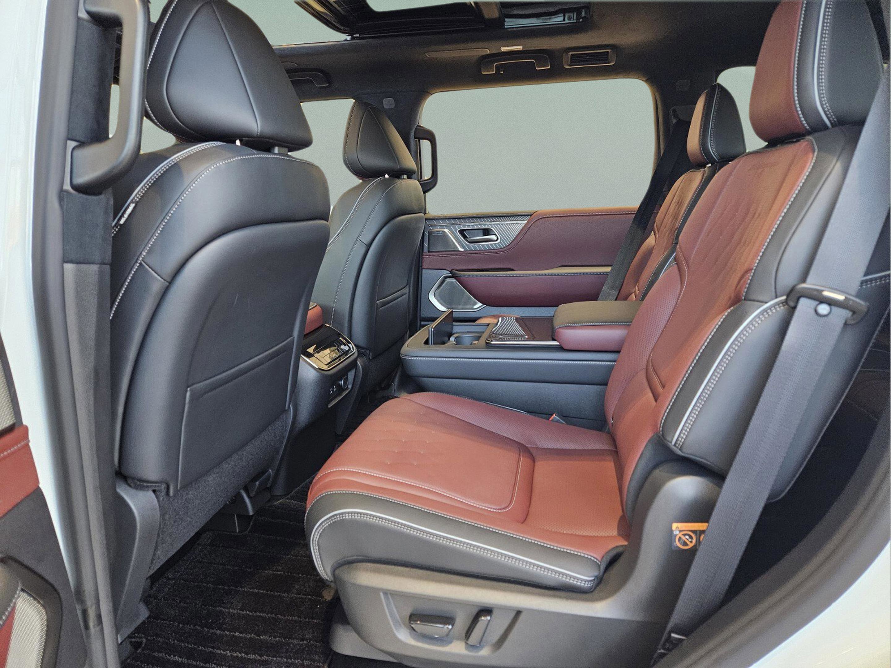 New 2026 INFINITI QX80 Autograph w/ Premium Cargo Package image 10