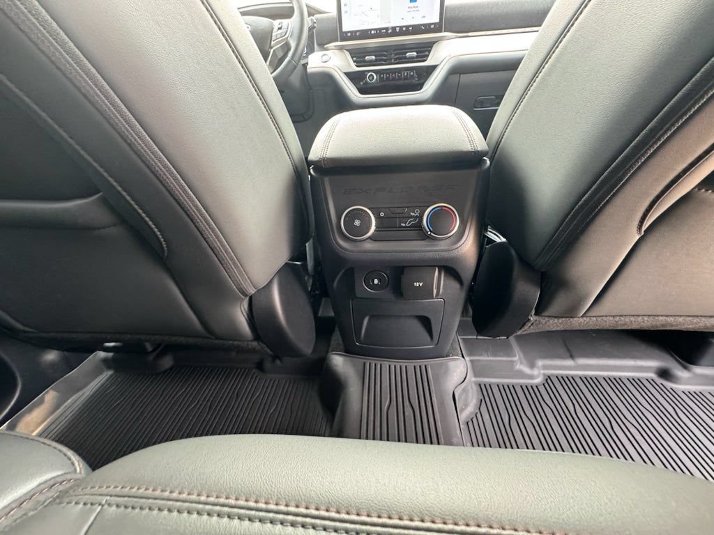Used 2025 Ford Explorer Active w/ Active Comfort Package AWD/4WD image 30