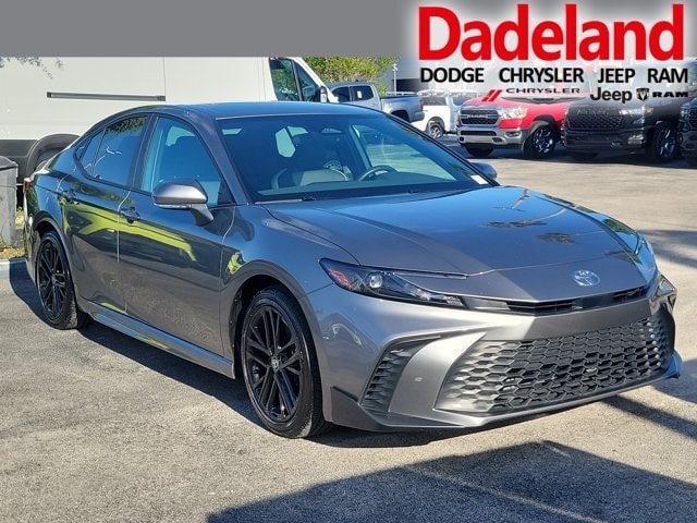 Used 2026 Toyota Camry SE FWD image 1