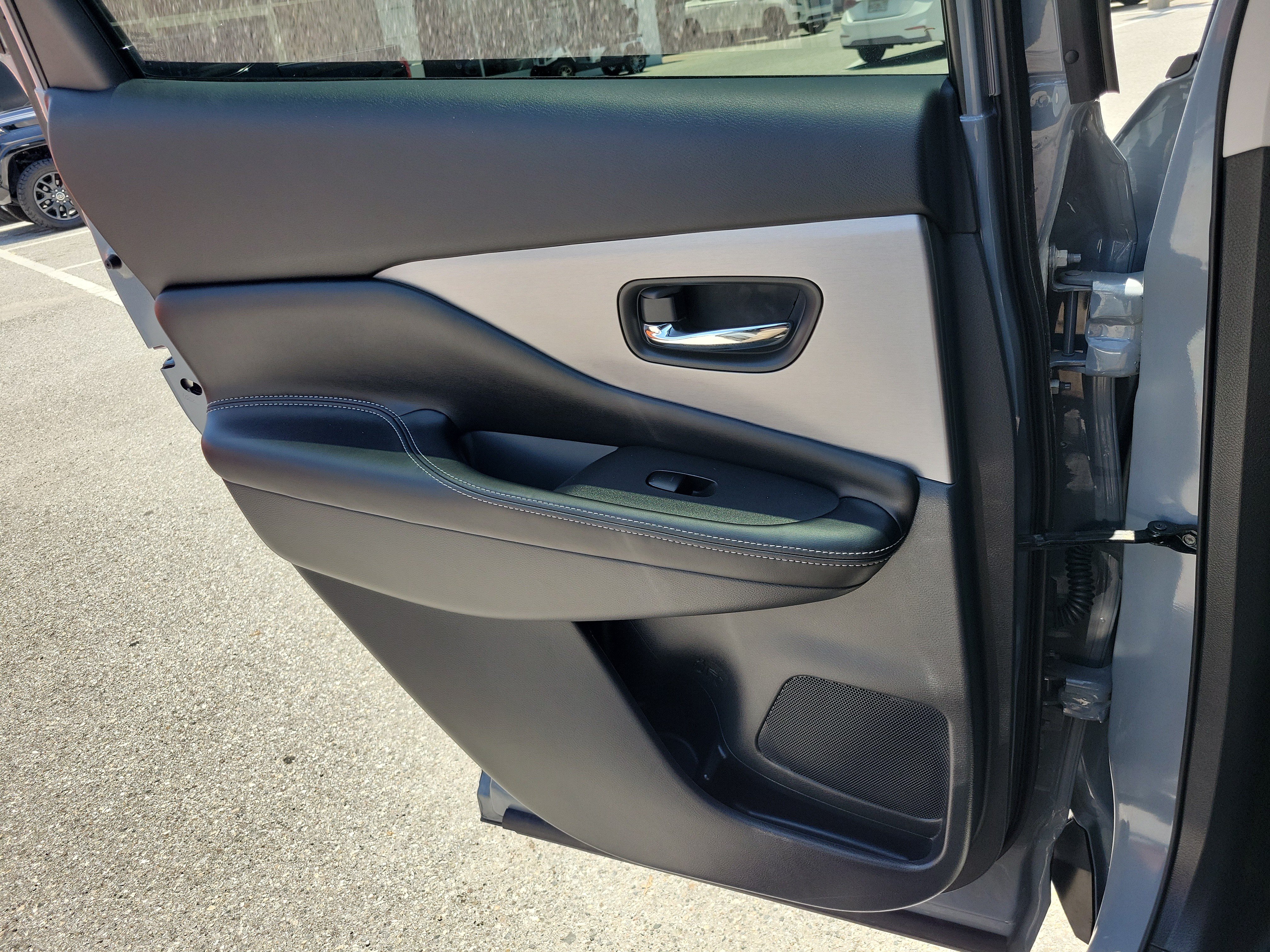 Used 2024 Nissan Murano SV w/ SV Midnight Edition Package FWD image 16