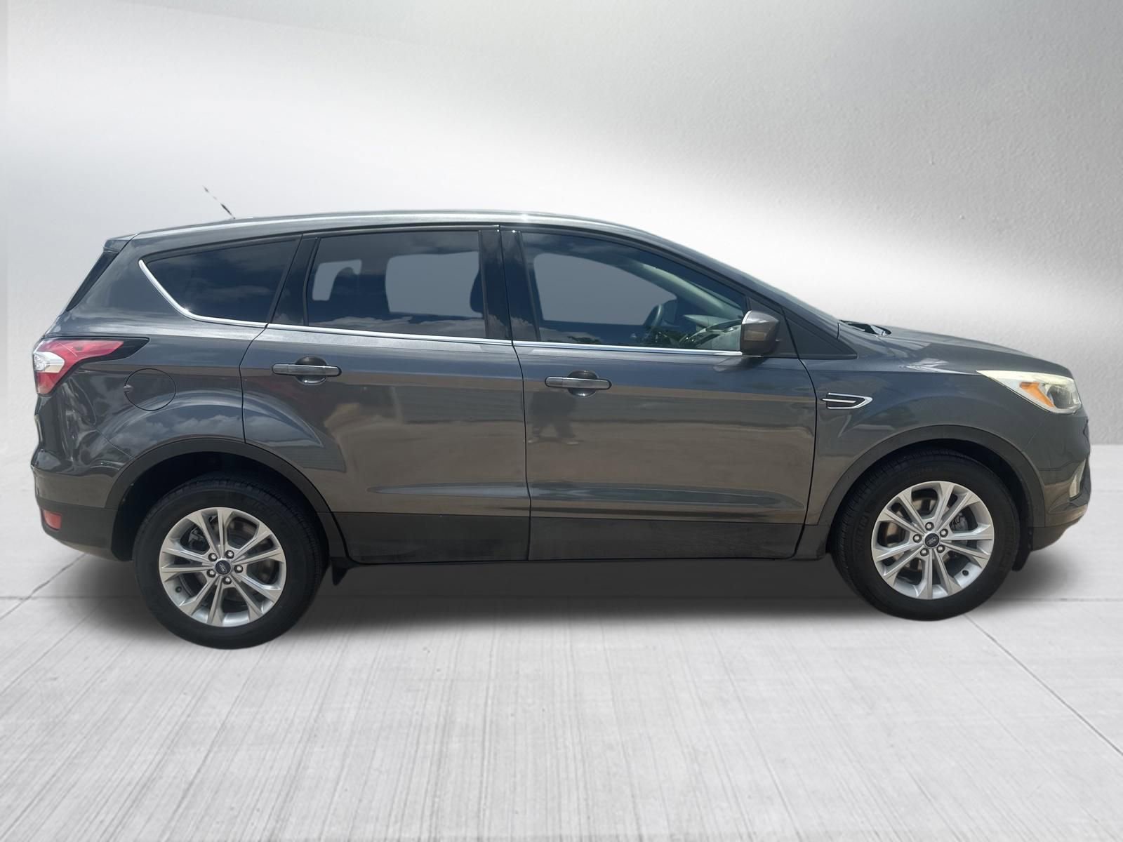 Used 2017 Ford Escape SE FWD image 5