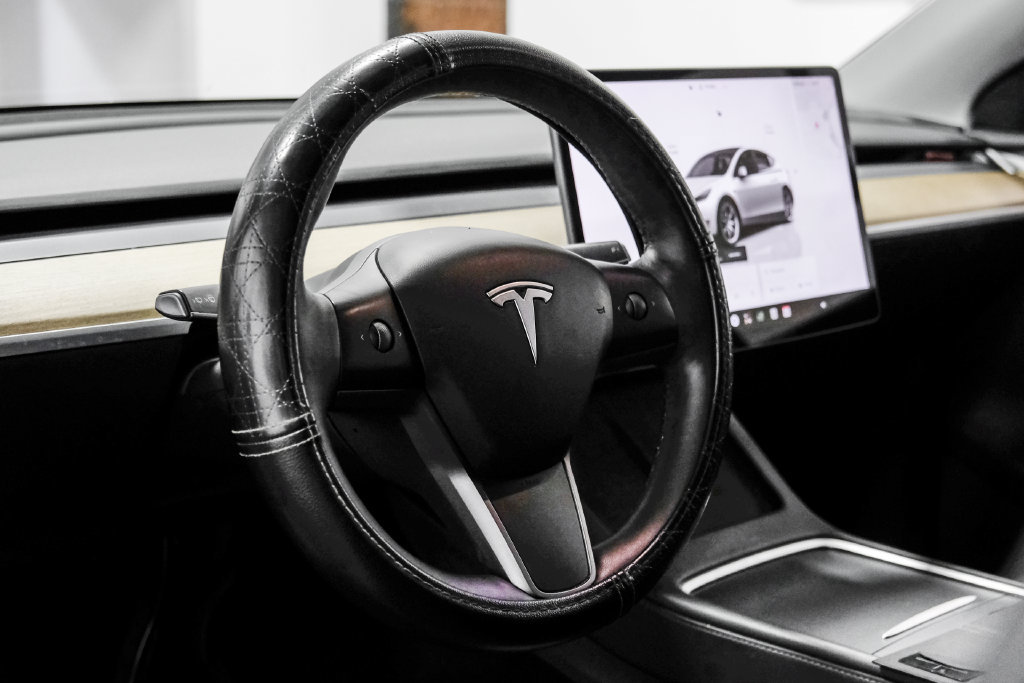 Used 2023 Tesla Model Y Long Range AWD/4WD image 18