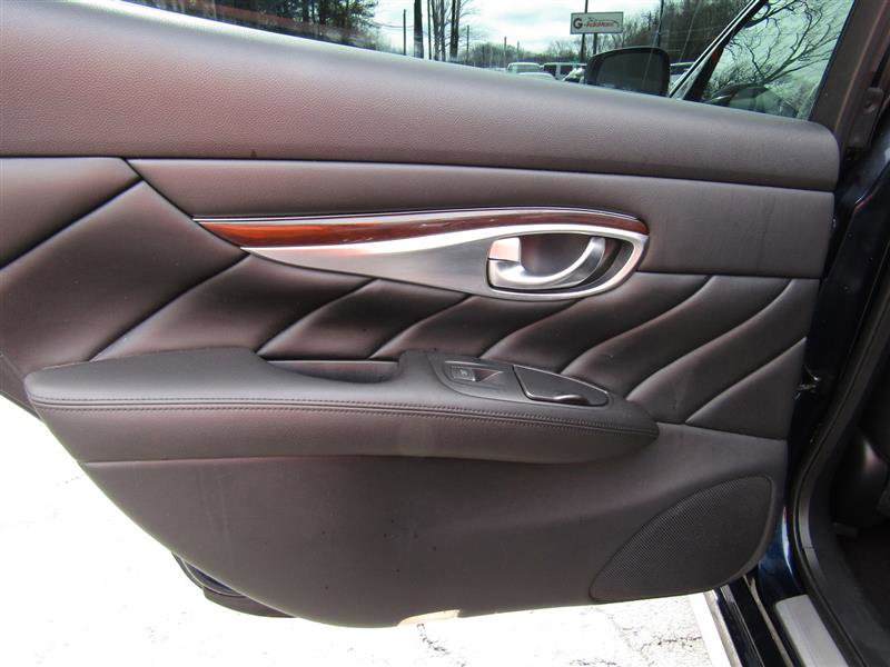 Used 2016 INFINITI Q70 L 3.7 image 30