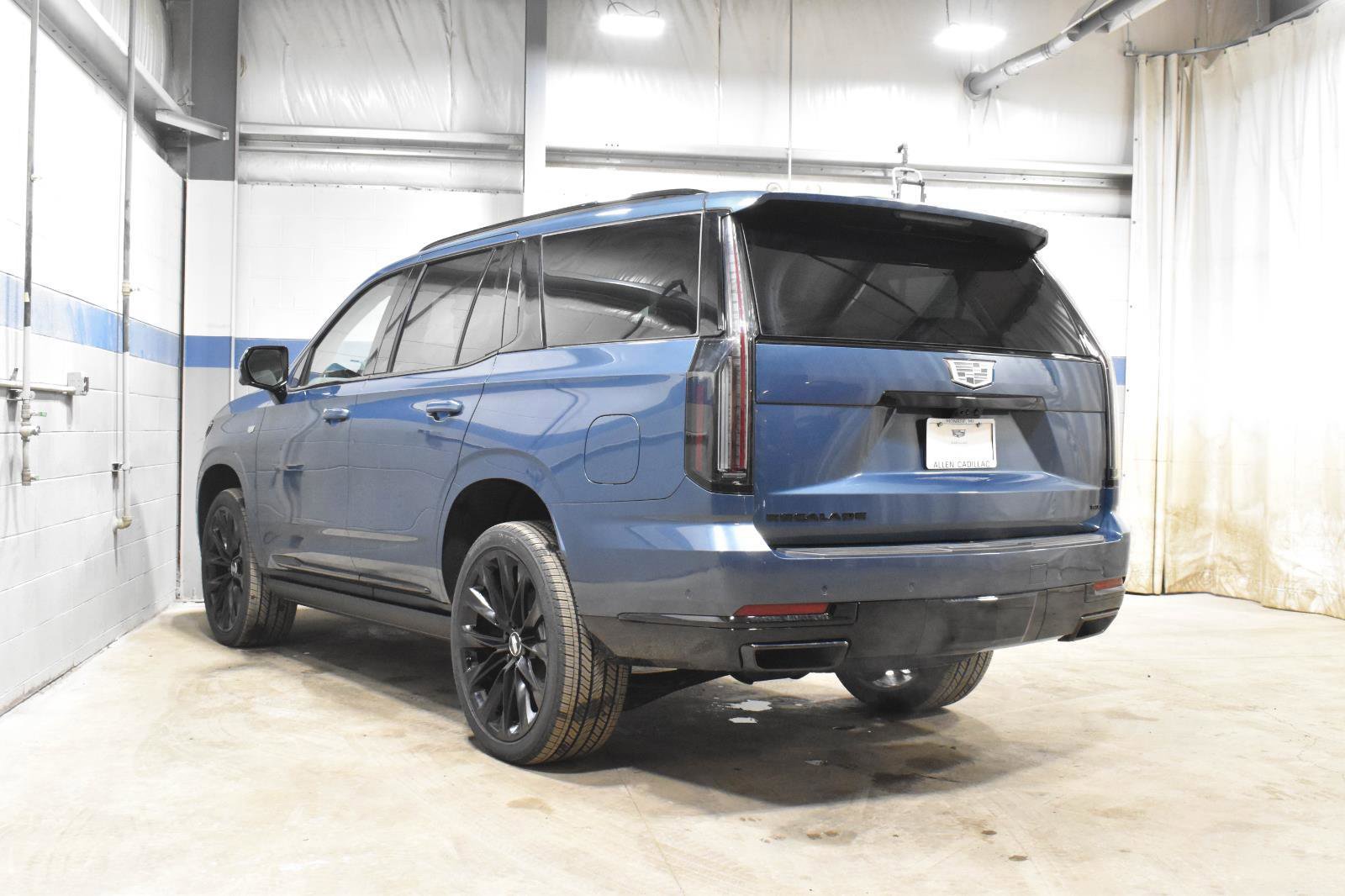 New 2026 Cadillac Escalade Platinum Sport w/ LPO, ONYX Package image 14