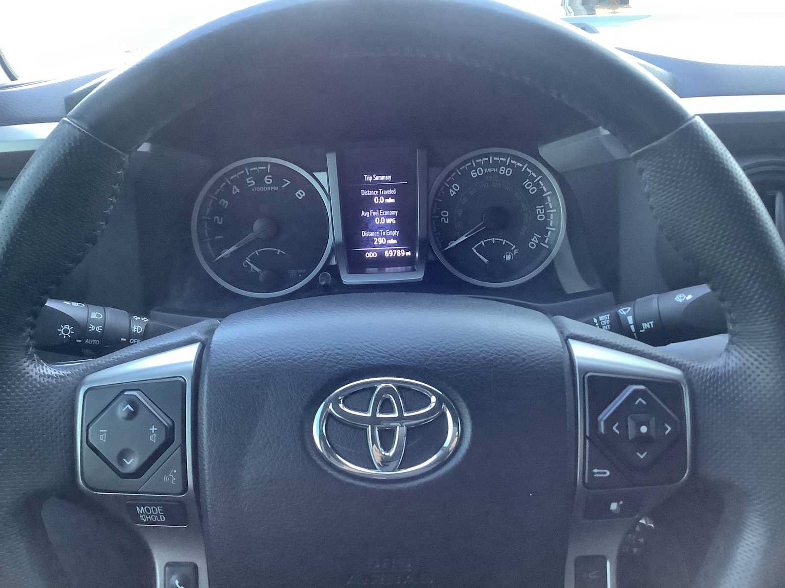 Used 2022 Toyota Tacoma SR5 AWD/4WD image 16