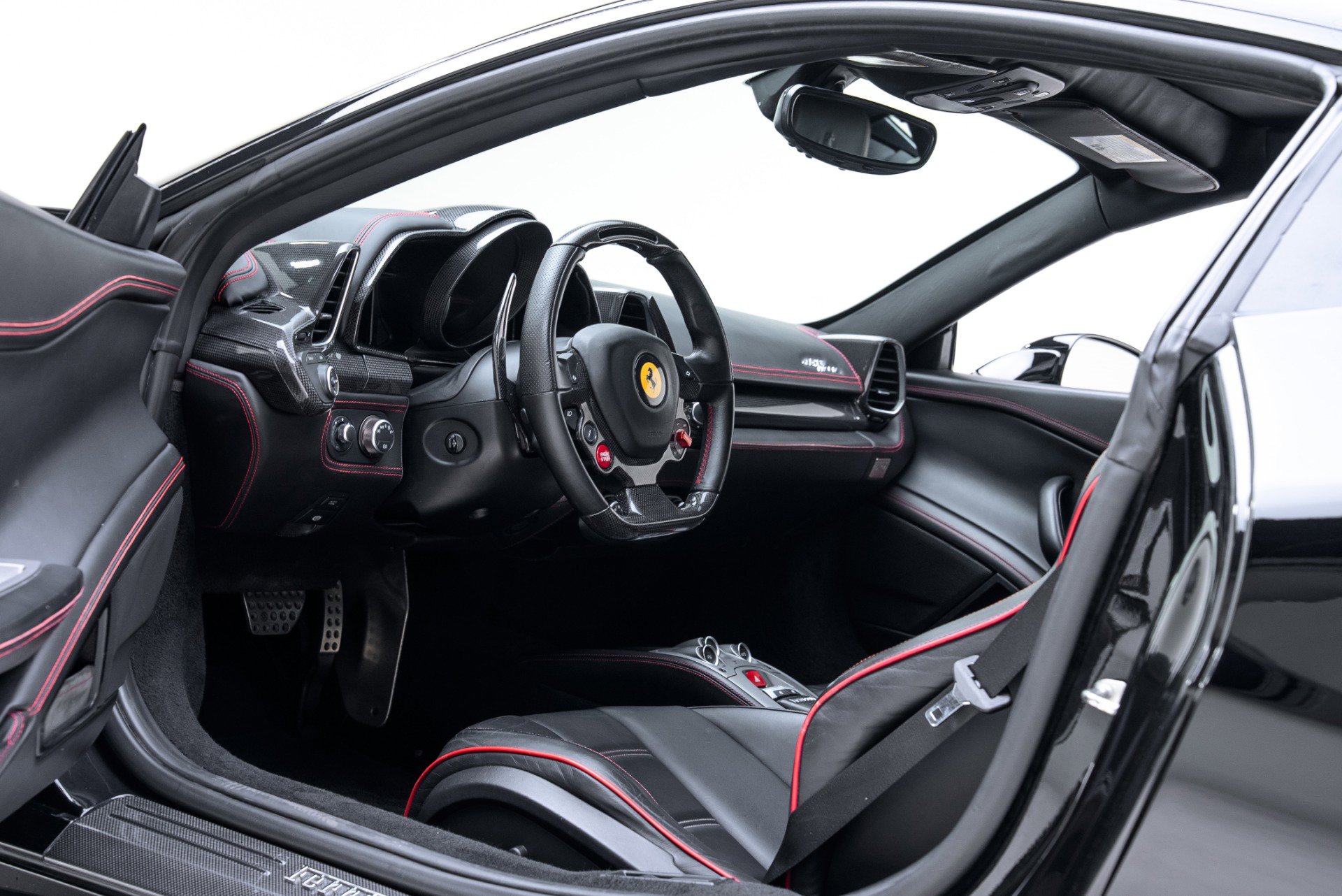 Used 2010 Ferrari 458 Italia Coupe image 2