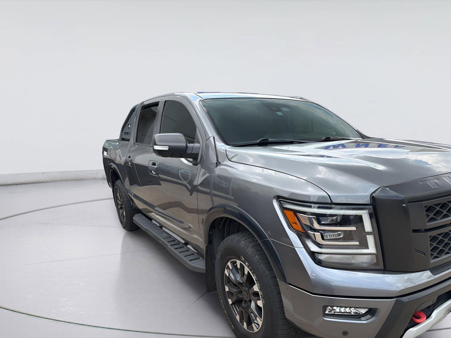 Used 2020 Nissan Titan PRO-4X w/ Pro-4x Convenience Package AWD/4WD image 1