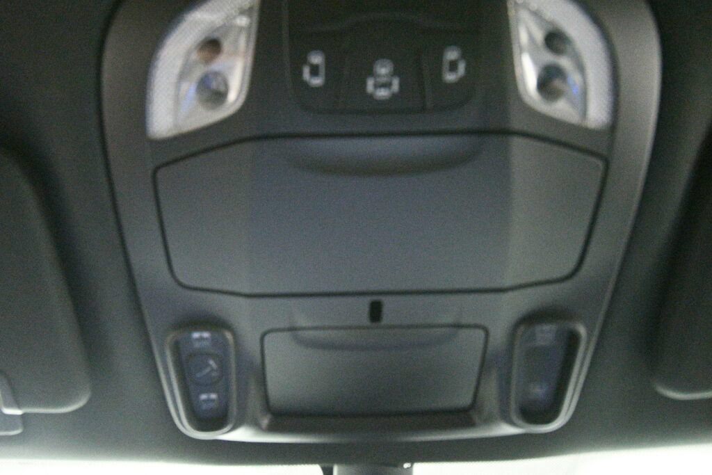 Used 2025 Chrysler Pacifica Limited FWD image 20