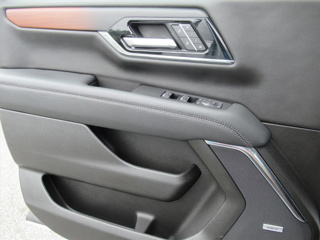 Used 2025 GMC Yukon XL Denali image 19