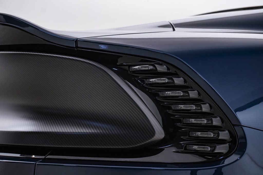 Used 2025 Aston Martin Vanquish image 14