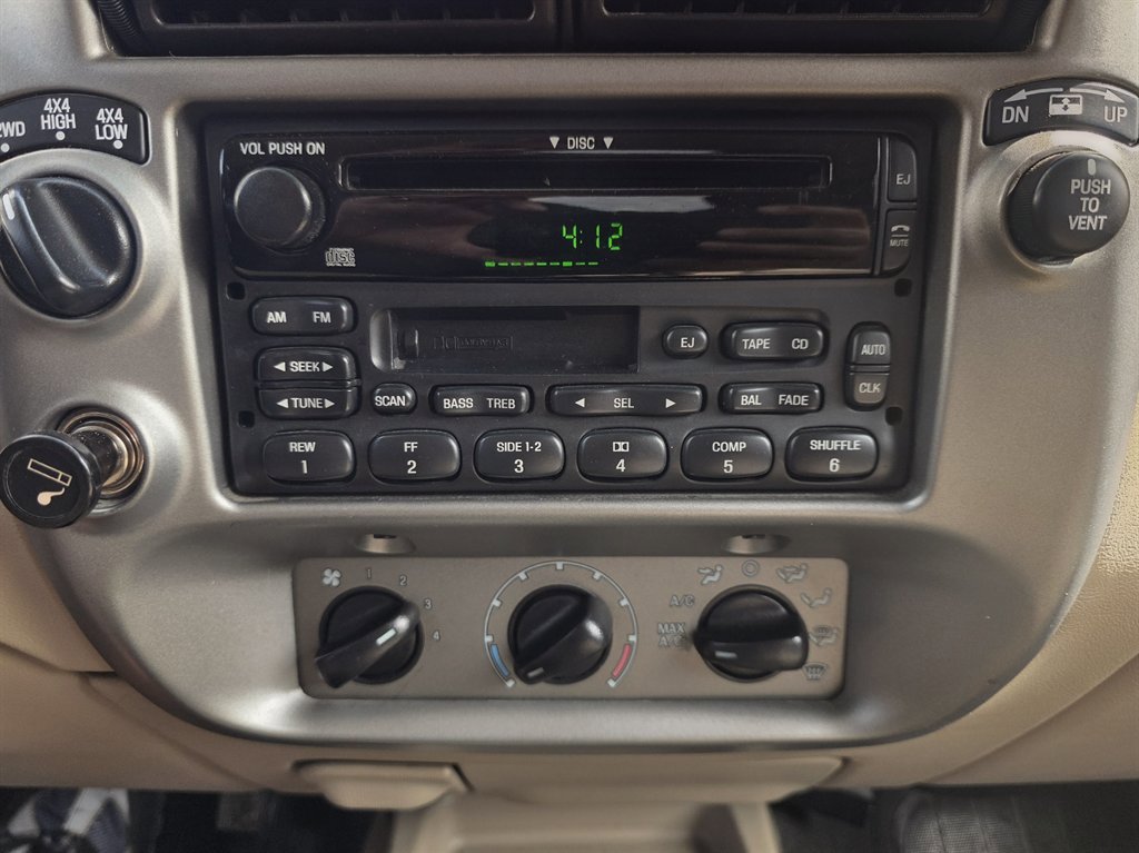 Used 2005 Ford Explorer Sport Trac XLS AWD/4WD image 20