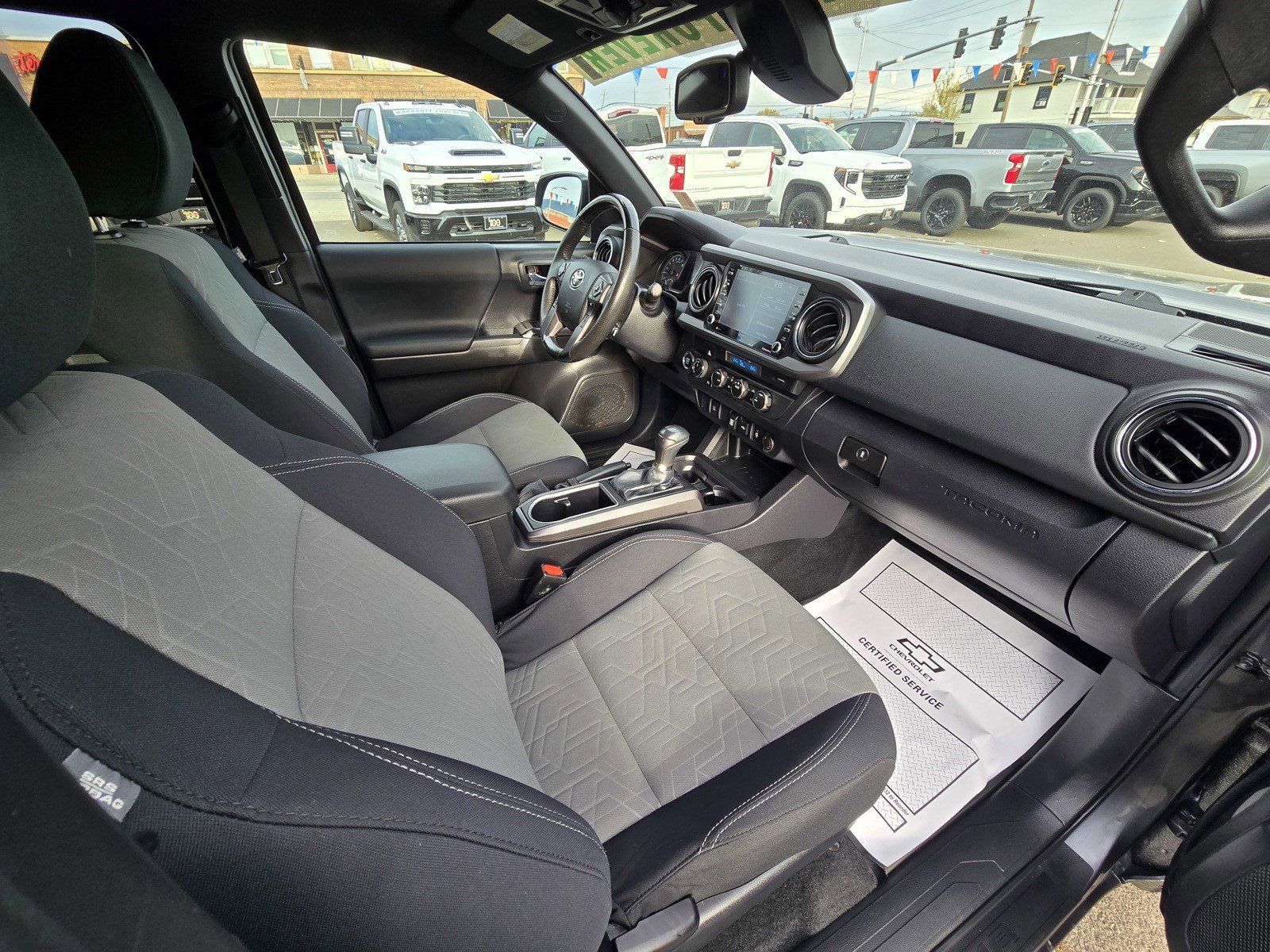 Used 2022 Toyota Tacoma TRD Off-Road image 24