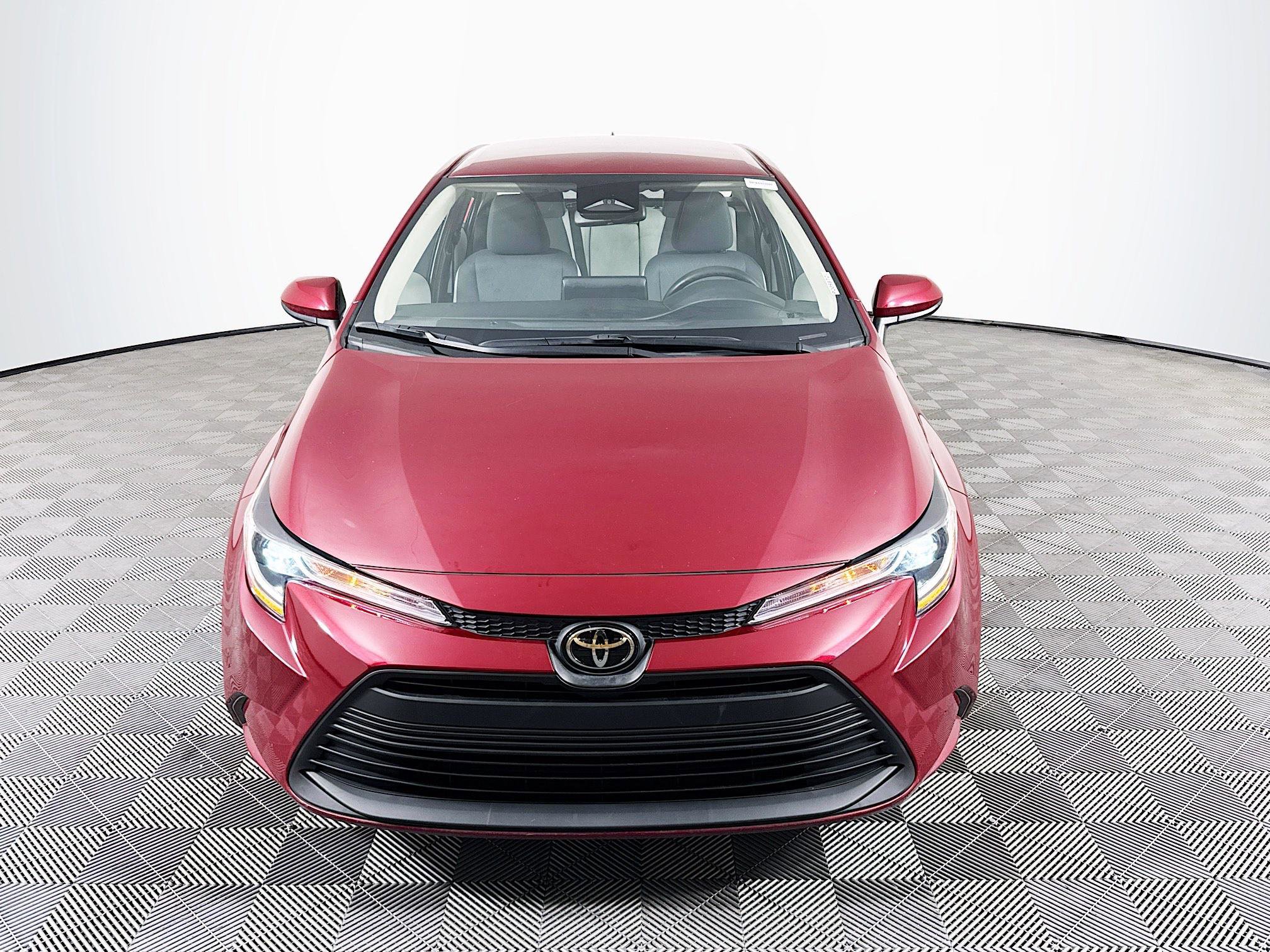 Used 2024 Toyota Corolla LE FWD image 2