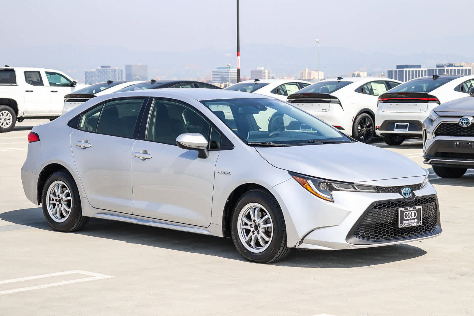Used 2021 Toyota Corolla LE image 3