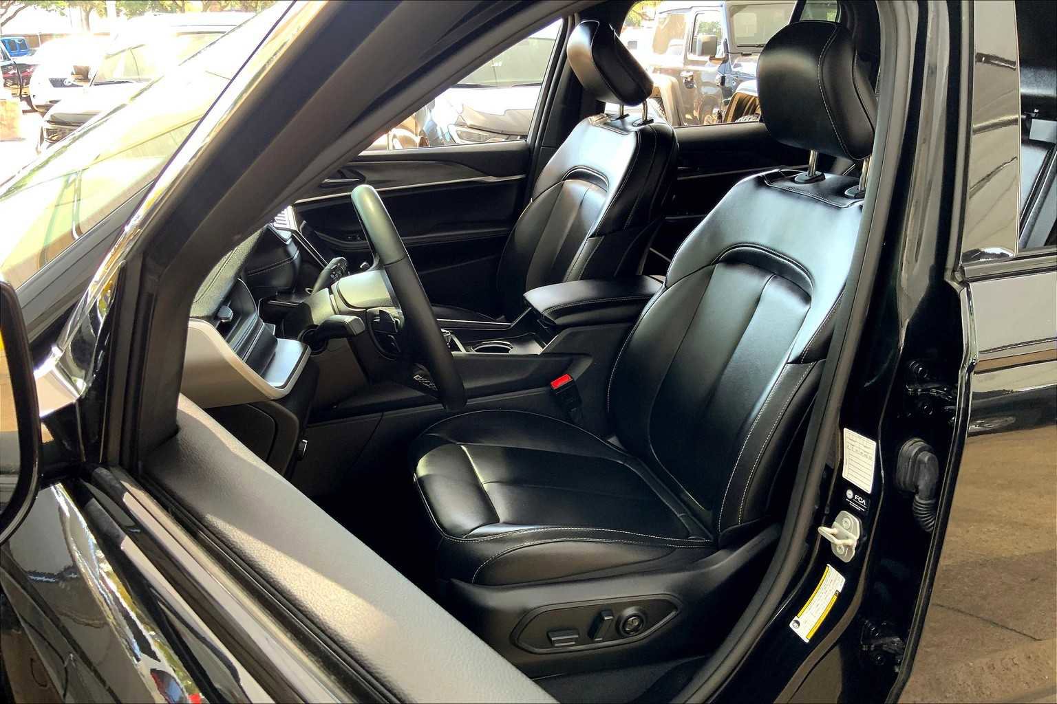 Used 2024 Jeep Grand Cherokee Limited 4xe image 7