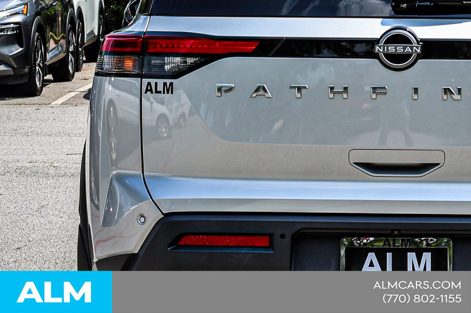 Used 2024 Nissan Pathfinder SV w/ SV Premium Package FWD image 14