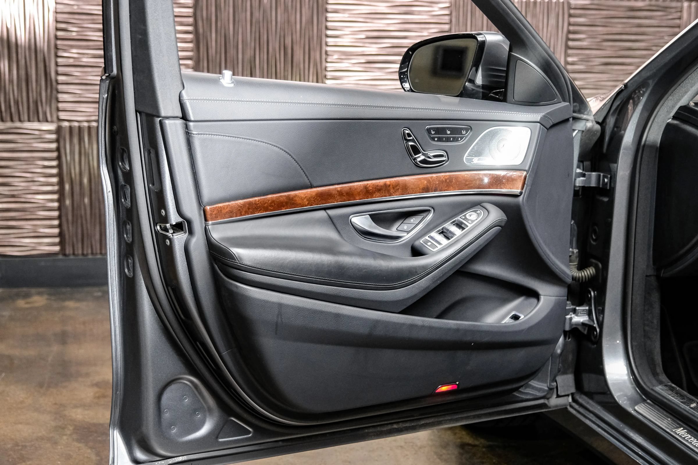 Used 2018 Mercedes-Benz S 560 4MATIC Sedan image 36