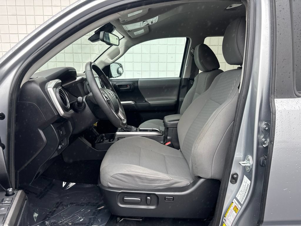 Used 2021 Toyota Tacoma SR5 RWD image 3