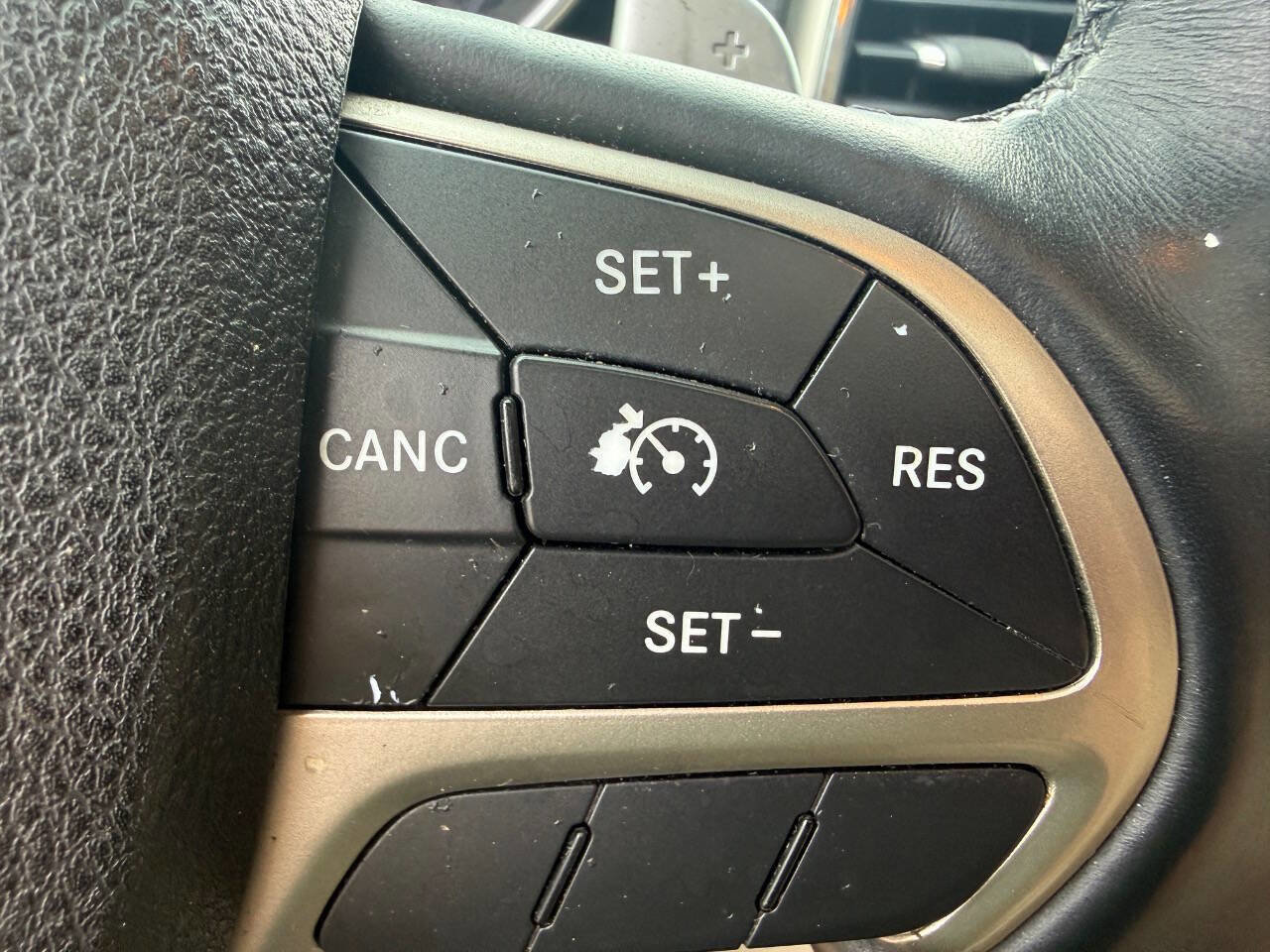 Used 2016 Jeep Grand Cherokee Limited AWD/4WD image 23