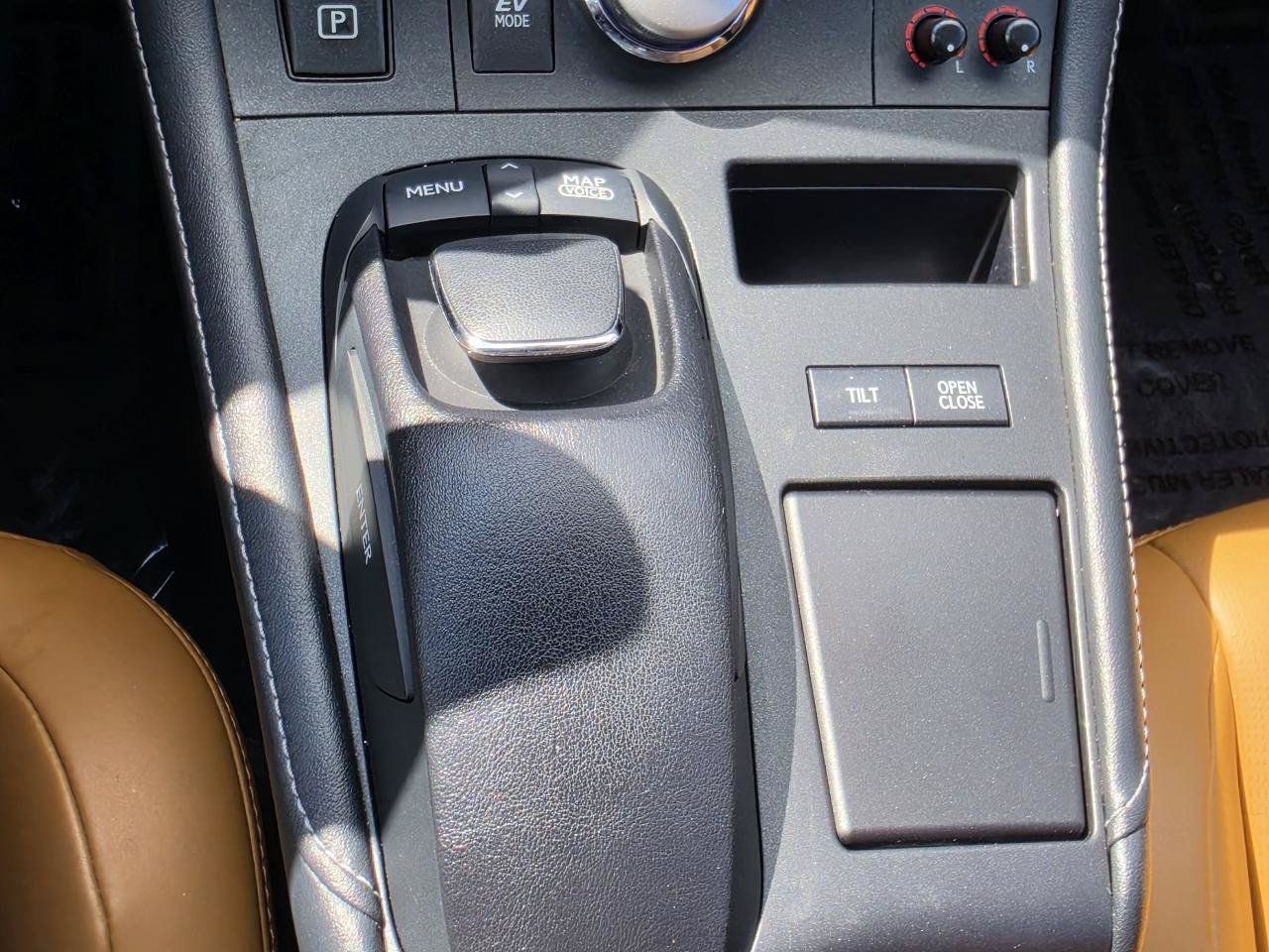 Used 2013 Lexus CT 200h w/ Premium Pkg w/Navigation FWD image 28