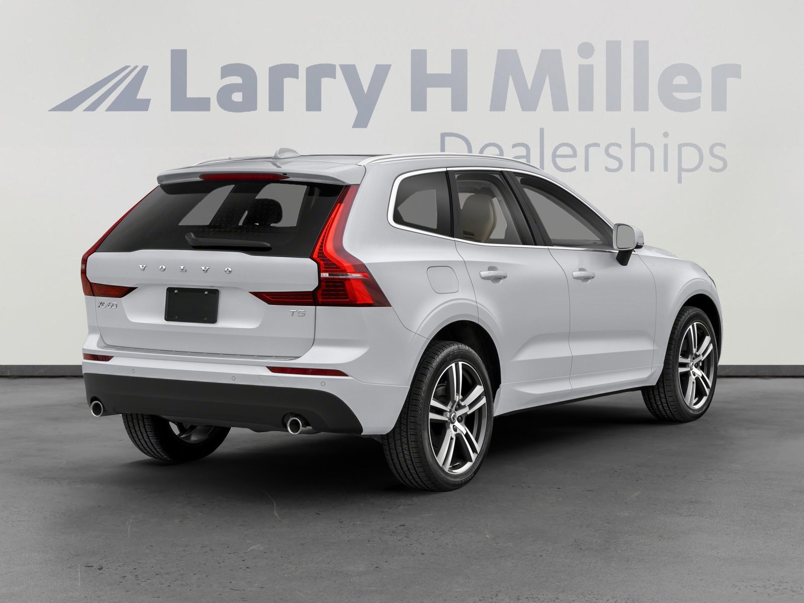 Used 2021 Volvo XC60 T5 Momentum w/ Premium Package FWD image 2