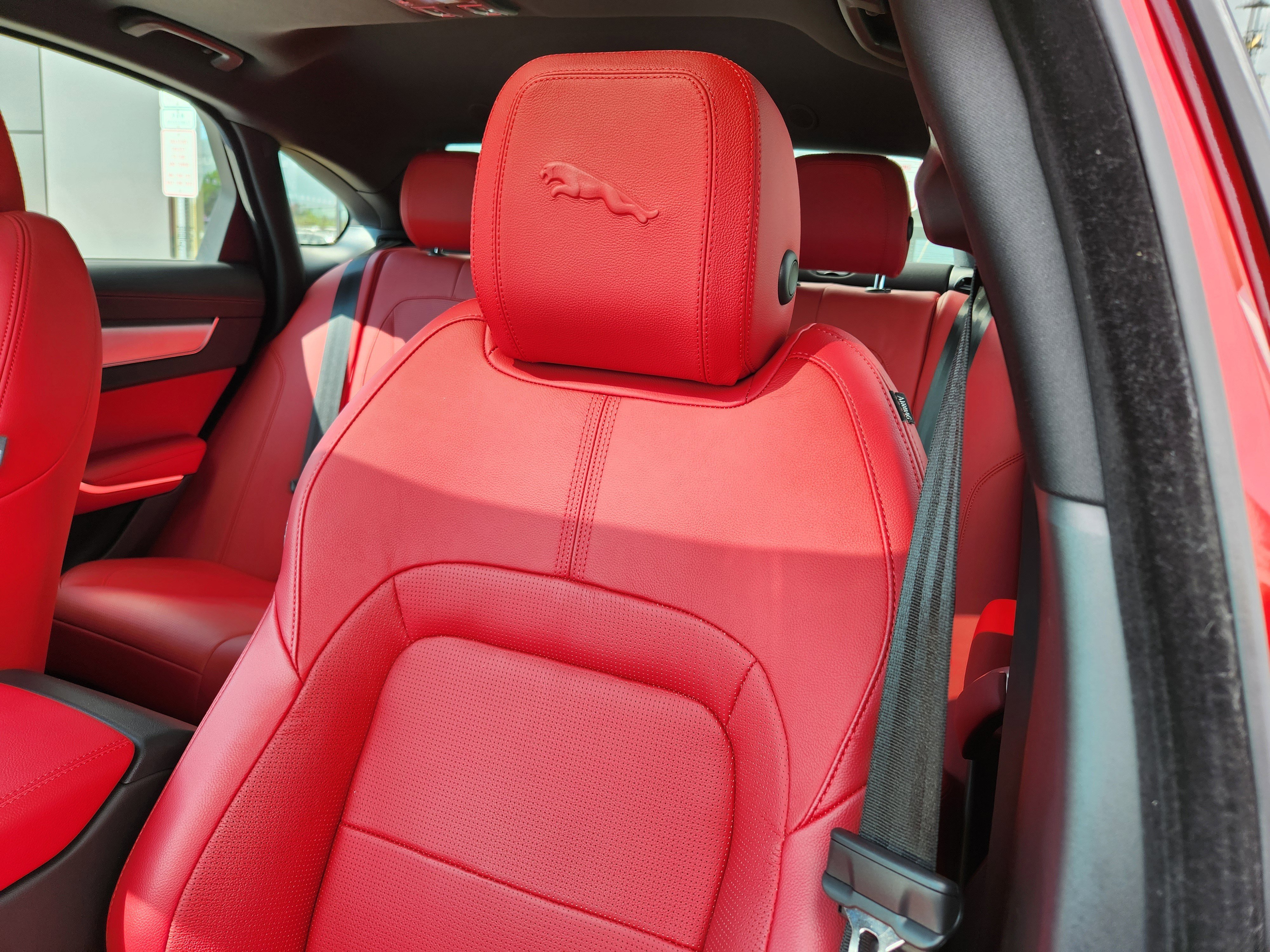 Certified 2022 Jaguar XF R-Dynamic SE image 9