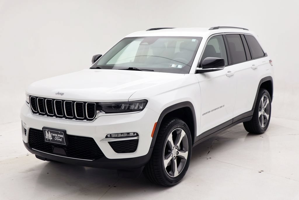 Used 2023 Jeep Grand Cherokee Limited AWD/4WD image 2