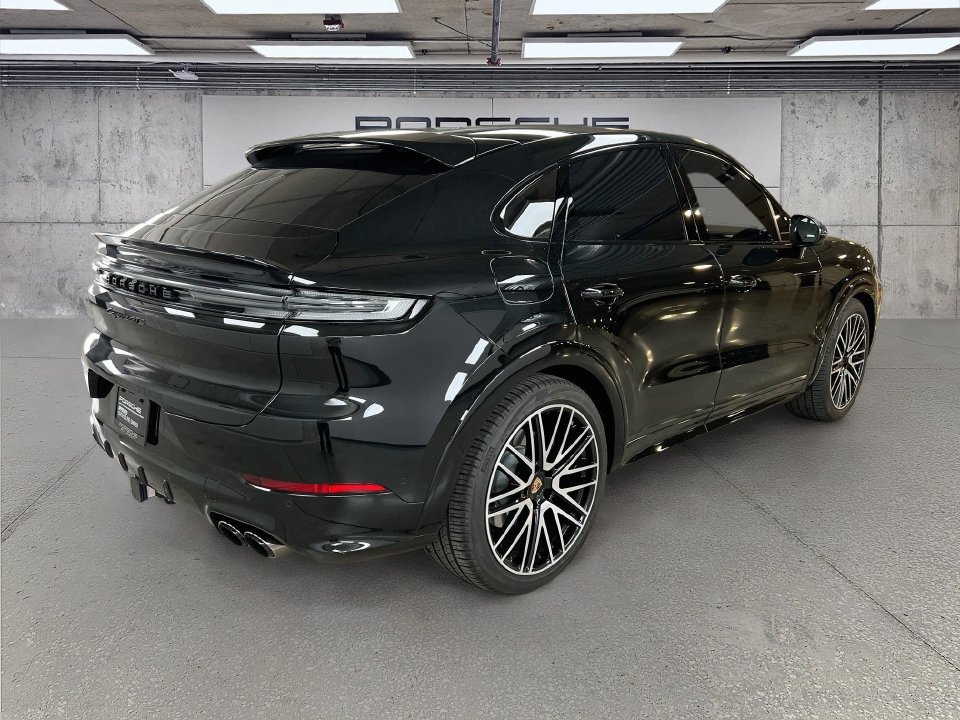 Certified 2025 Porsche Cayenne GTS AWD/4WD image 9