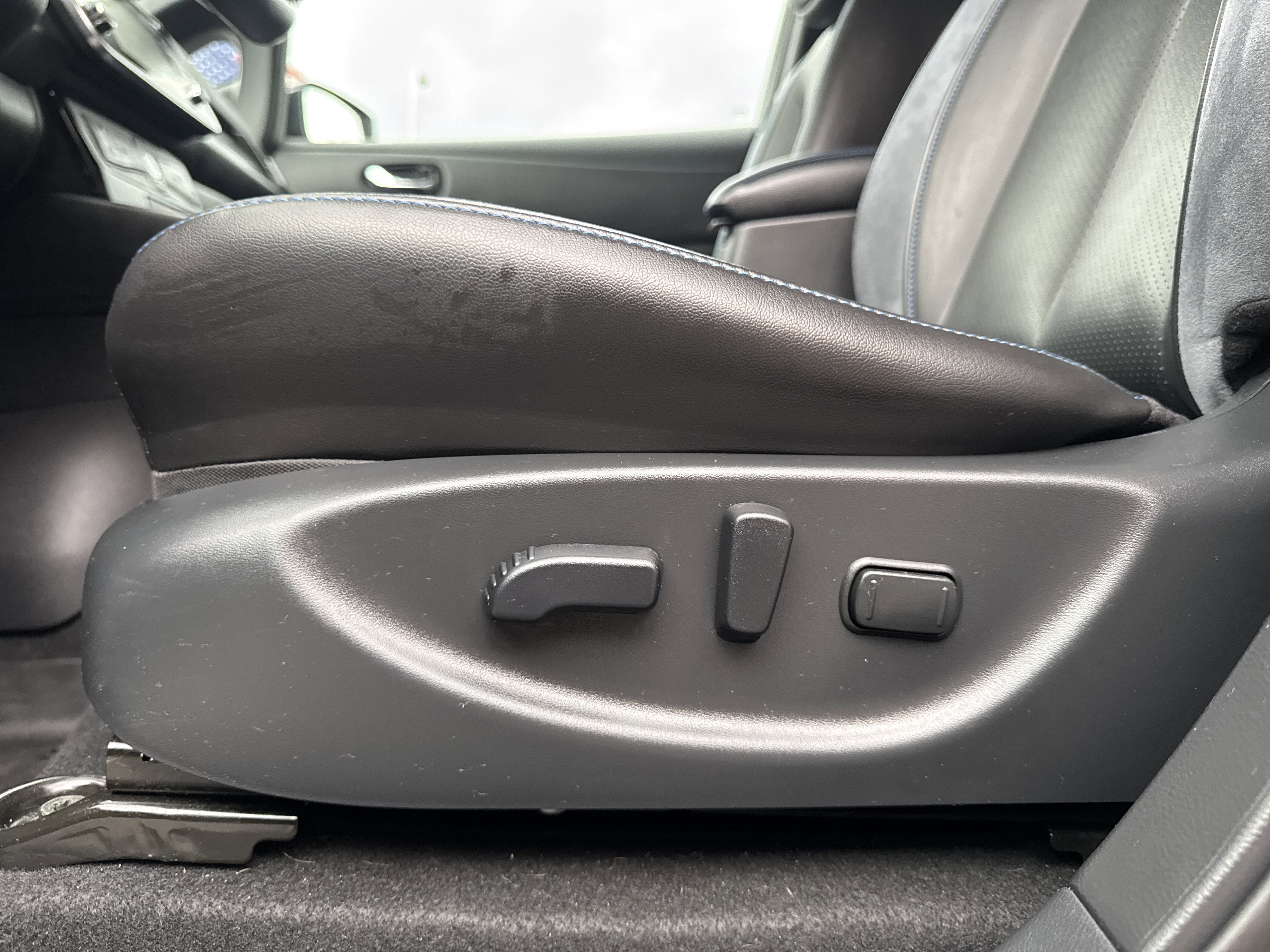 Used 2019 Nissan Leaf SL w/ SL Technology Package FWD image 19