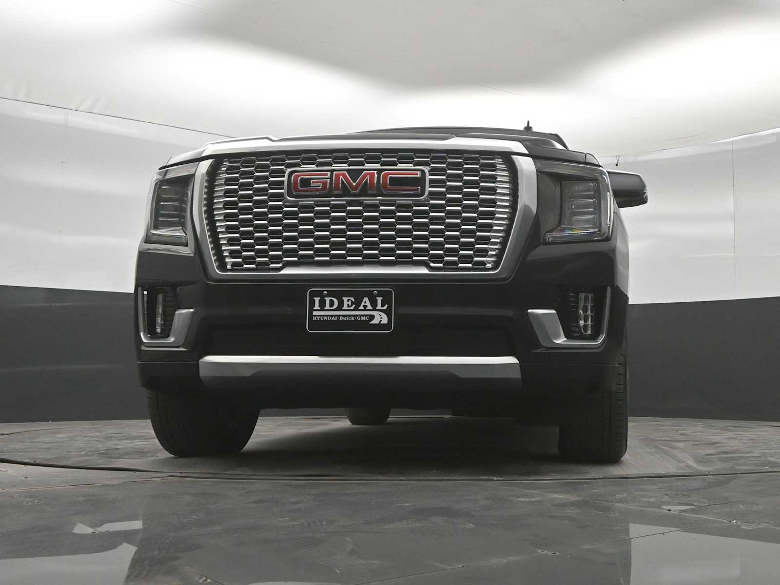 Used 2024 GMC Yukon XL Denali w/ Advanced Technology Package AWD/4WD image 37