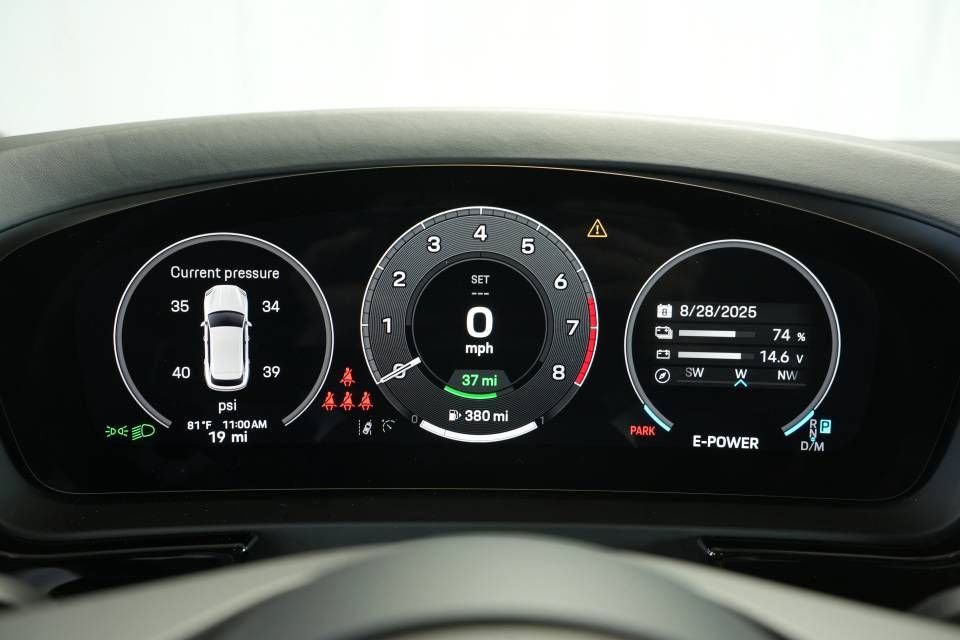 New 2025 Porsche Cayenne E-Hybrid AWD/4WD image 14