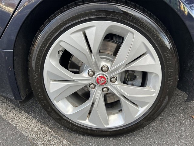 Used 2020 Jaguar XE S image 33