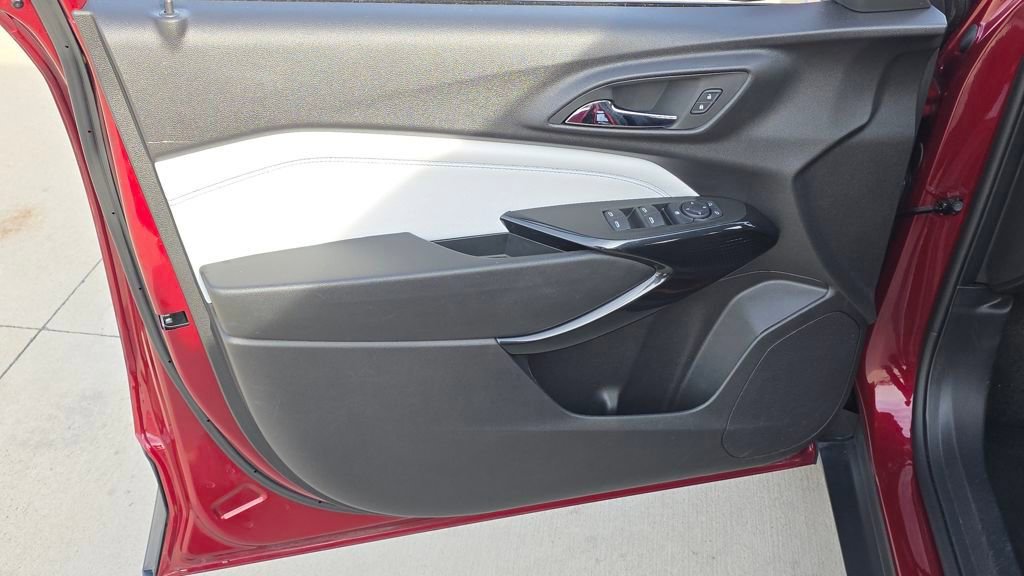 Used 2025 Chevrolet Trax LT w/ LT Convenience Package image 23