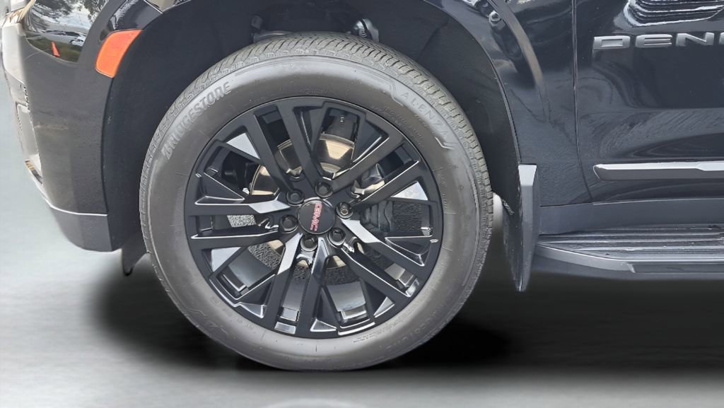 Used 2021 GMC Yukon Denali w/ LPO, Illumination Package image 3