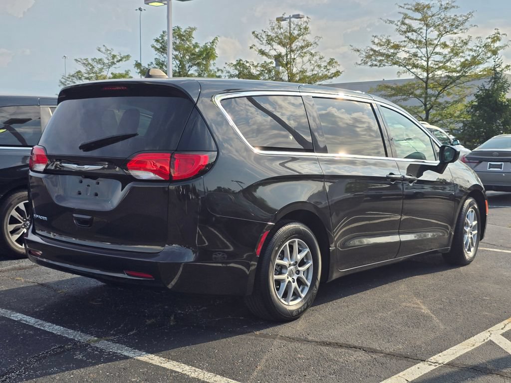 Used 2023 Chrysler Voyager LX FWD image 8