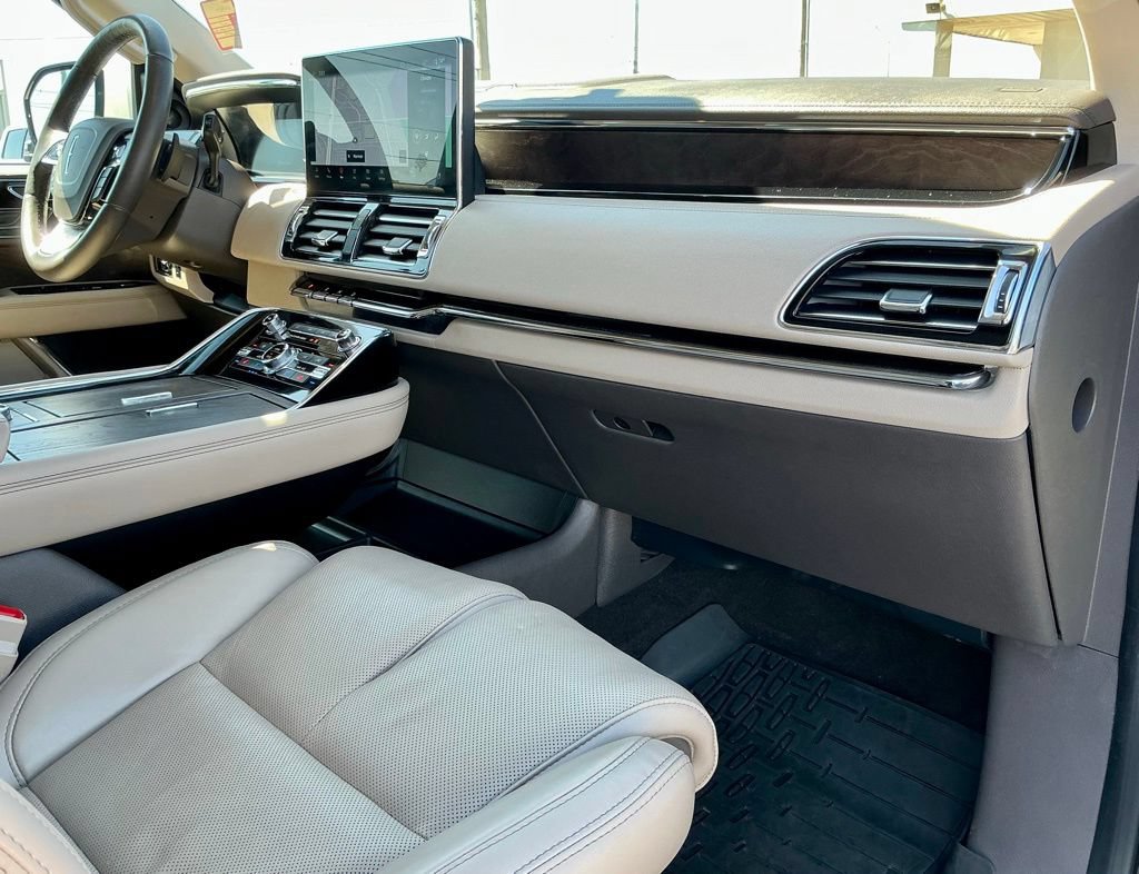 Used 2024 Lincoln Navigator Reserve w/ Monochromatic Package AWD/4WD image 27
