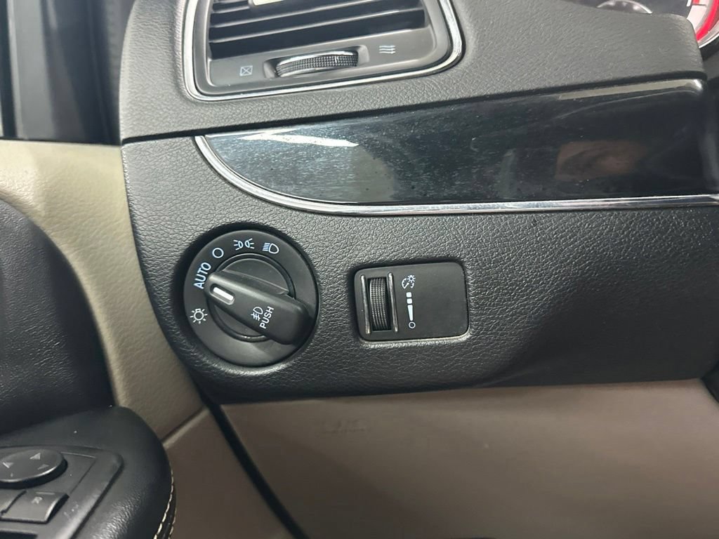 Used 2017 Dodge Grand Caravan SXT FWD image 36